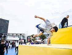 关于全境跑酷挑战，穿越城市建筑的极限冒险的信息
