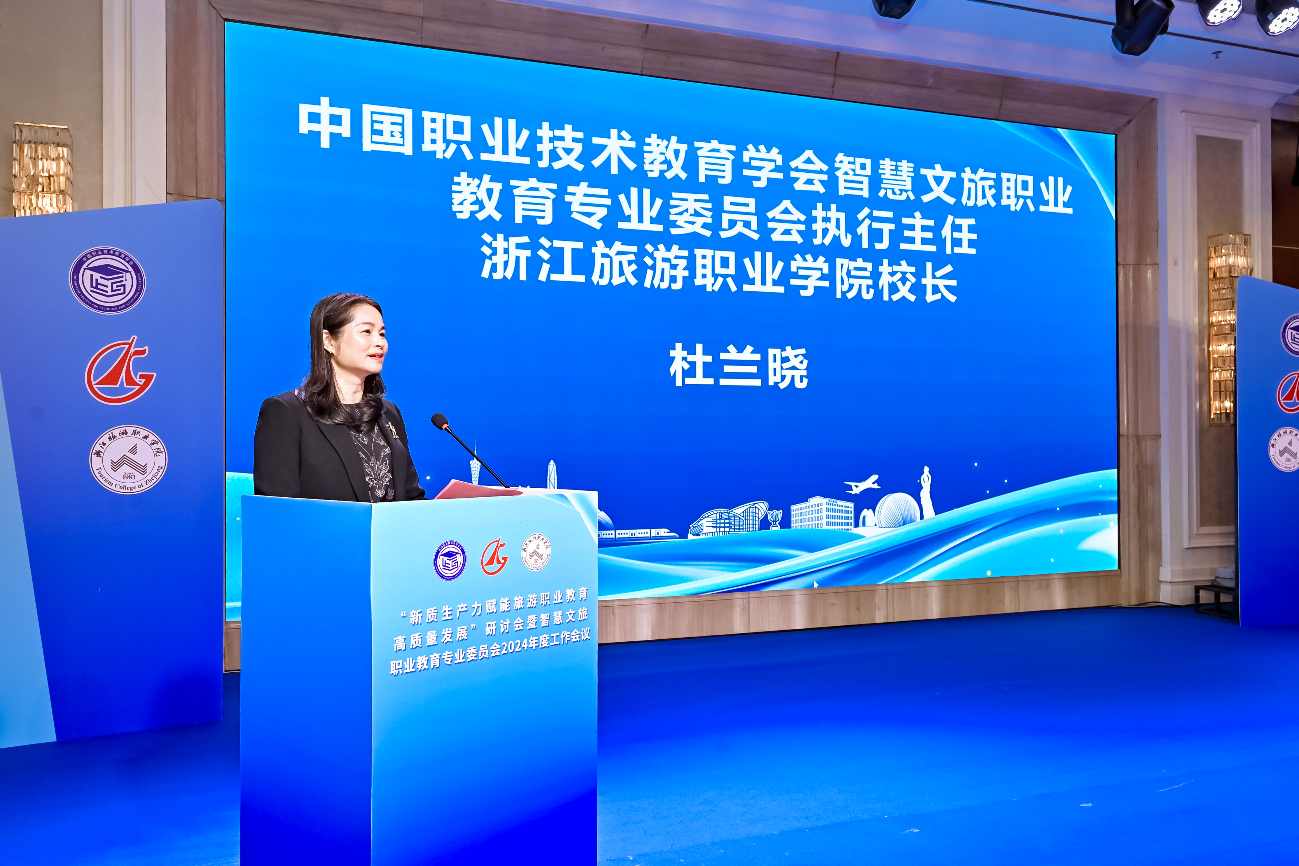 “青训+产业+文化”深度融合赋能行业高质量发展，行业面貌持续改善的简单介绍