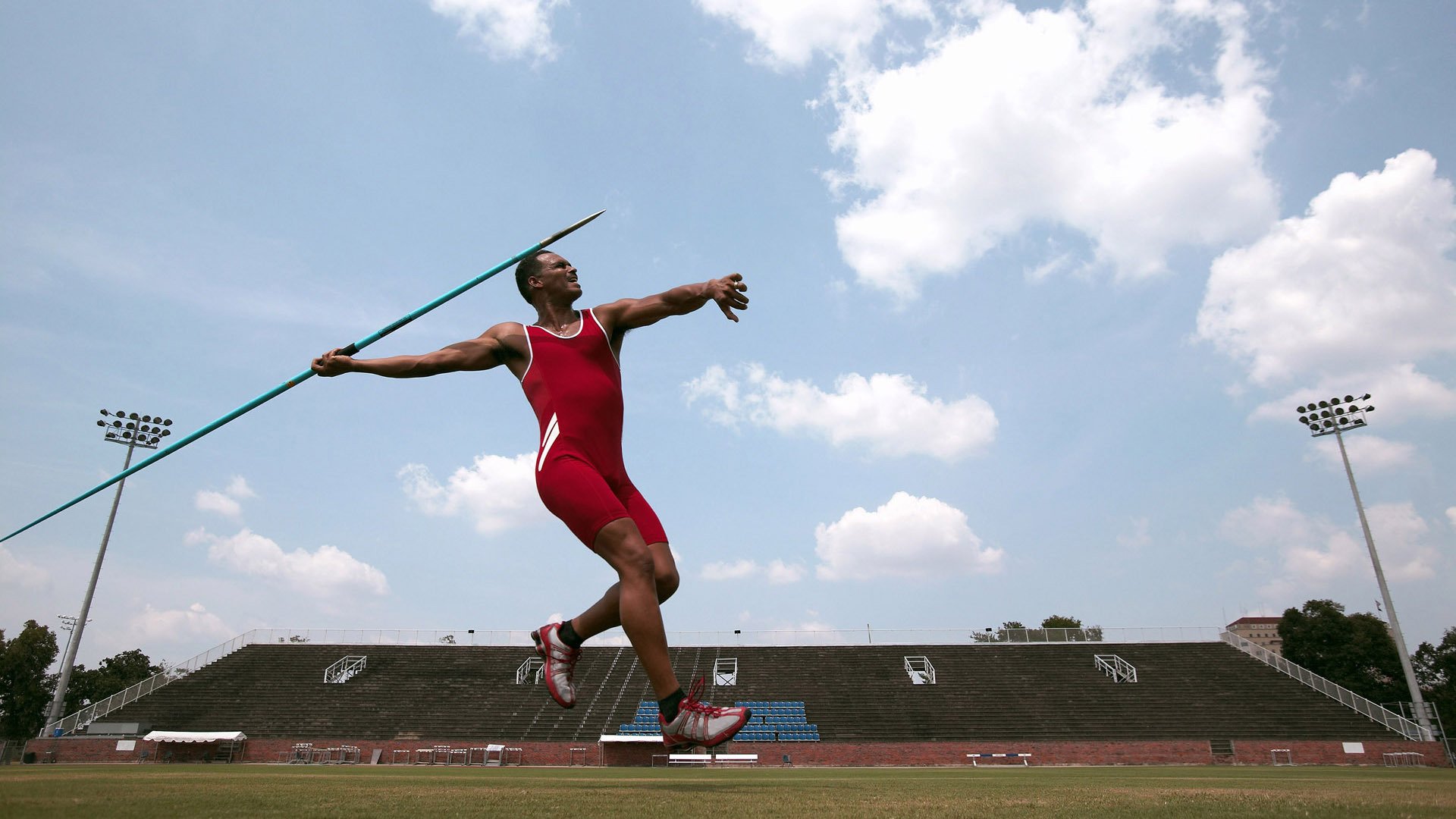 法甲莱昂巴迪格豪华阵容成为焦点，莱昂纳多·迪卡普里奥最新消息